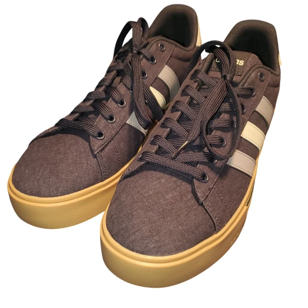 NEW Adidas Unisex Men Size 10, Women Size 11 Daily 4.0 Lace Up Casual Sneakers